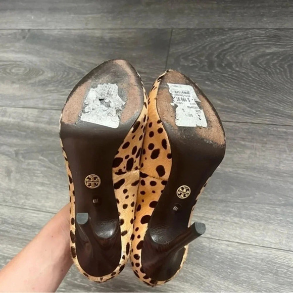 Tory Burch Women's Brown and Tan Courts - Picture 9 of 12